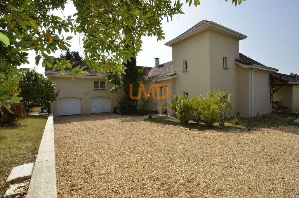 Maison à SAINT-GERAUD-DE-CORPS