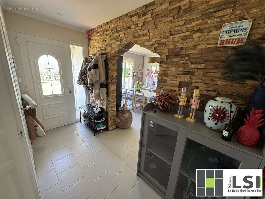 Maison à NEUF-MESNIL