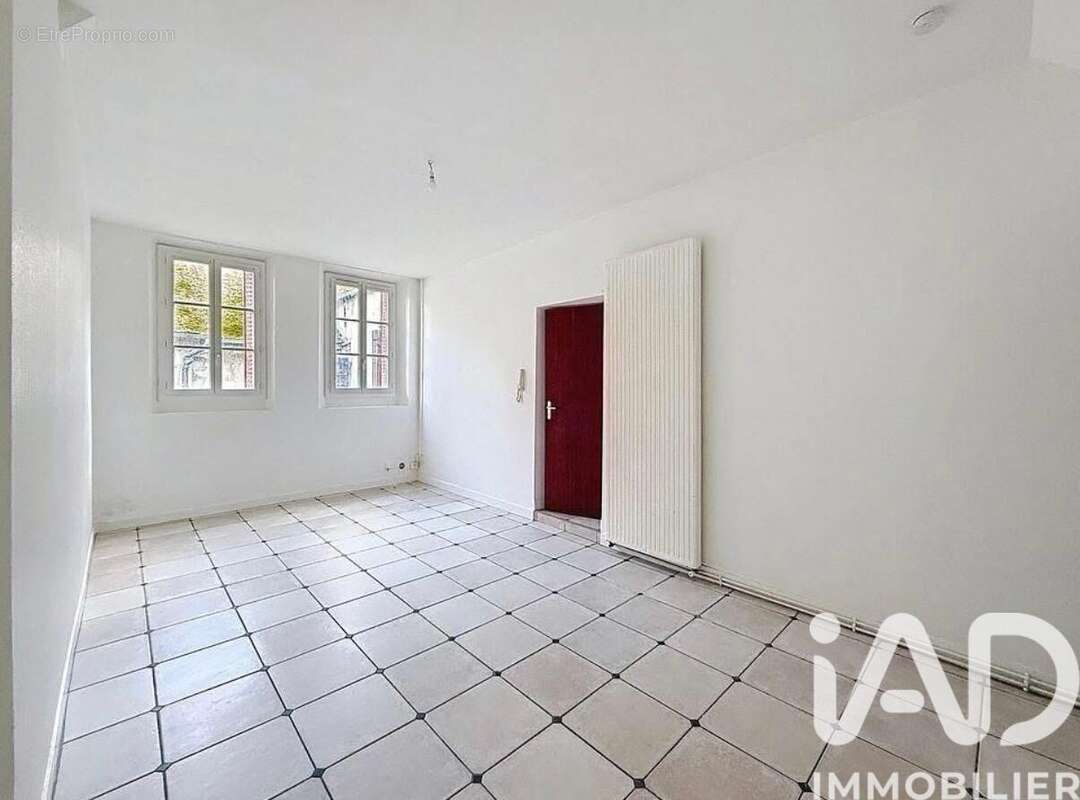 Photo 9 - Appartement à VILLENEUVE-SUR-YONNE