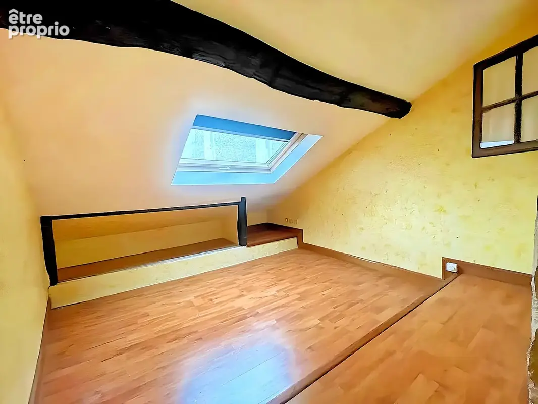 Beau STUDIO avec mezzanine à réaménager - photo 4