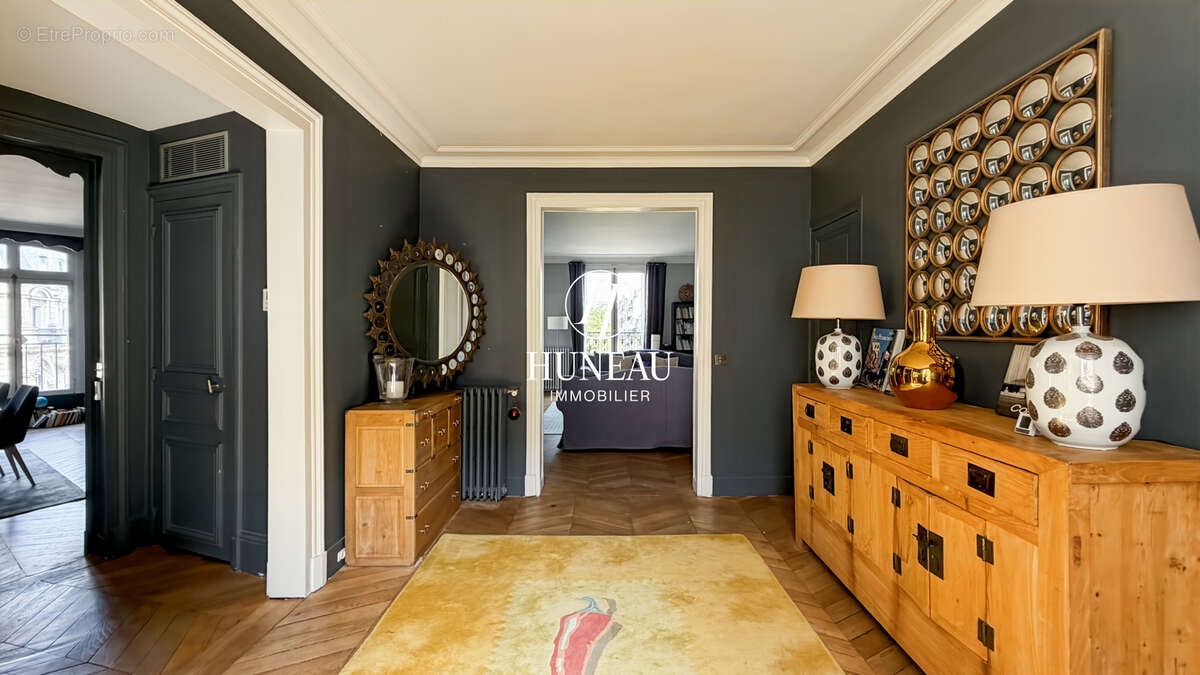 Appartement à PARIS-17E