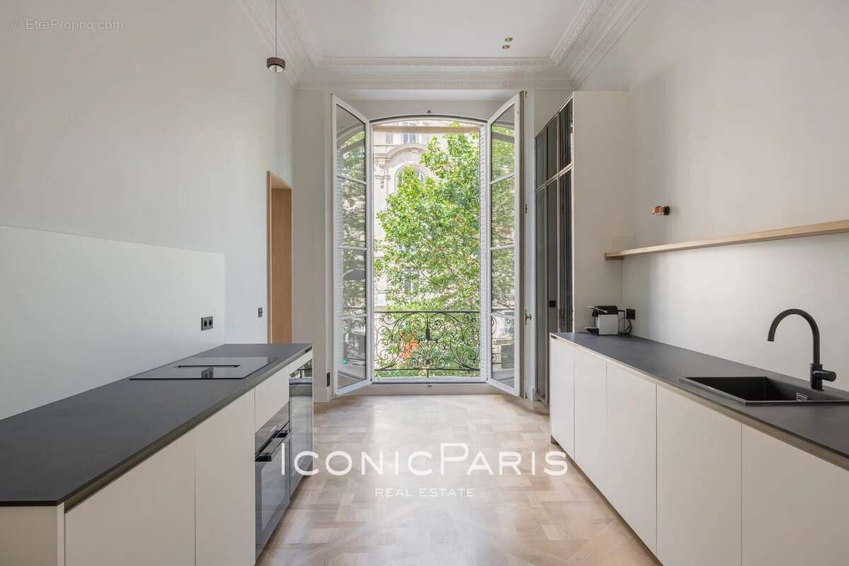 Appartement à PARIS-7E