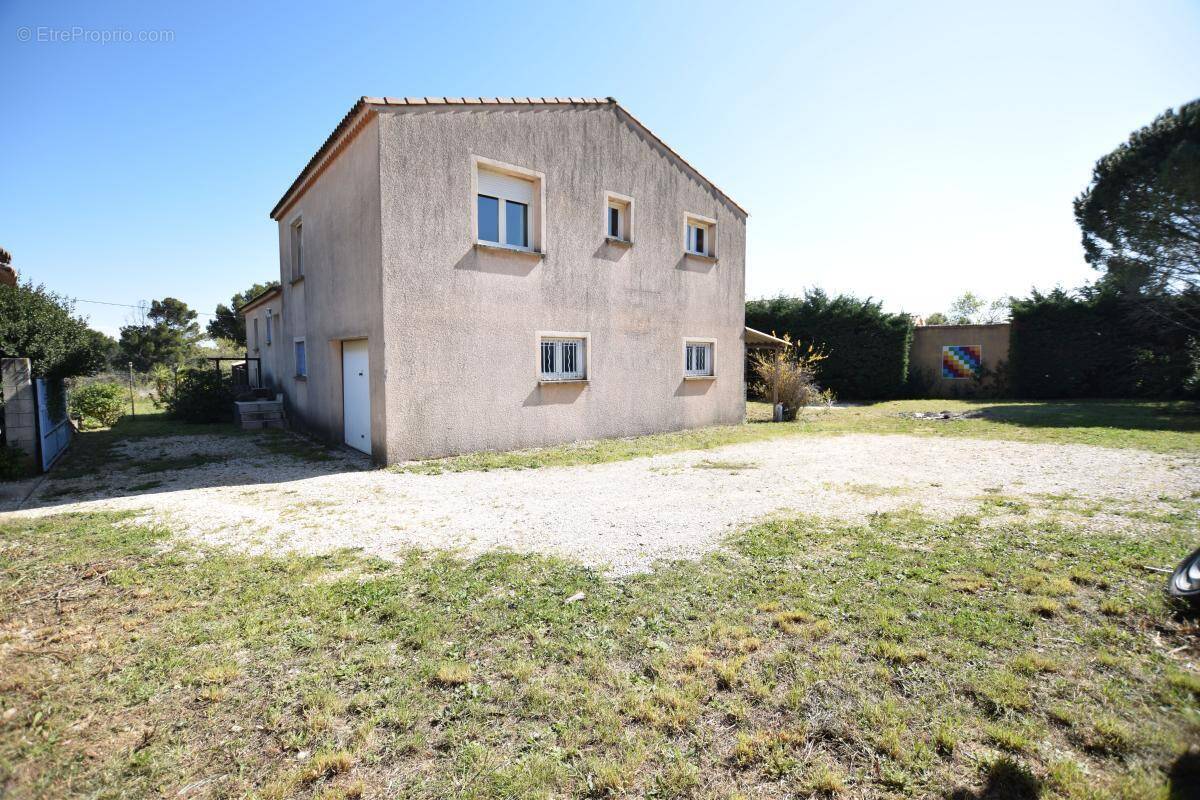 Maison à LAUDUN-L'ARDOISE