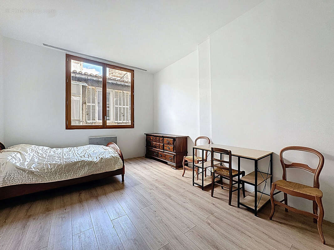 Appartement à MARSEILLE-1E