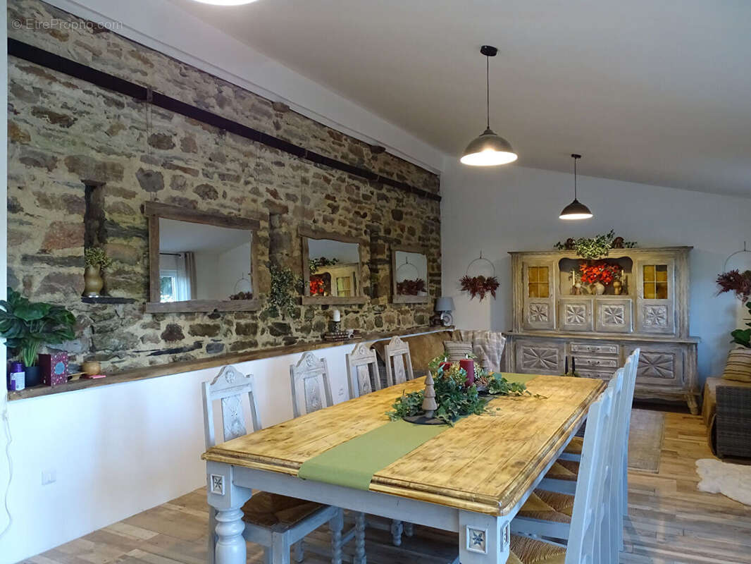 MORBIHAN. À proximité de Gourin : charmante maison individuelle en pierre de 3 chambres, entièrement meublée et récemment rénové - photo 7