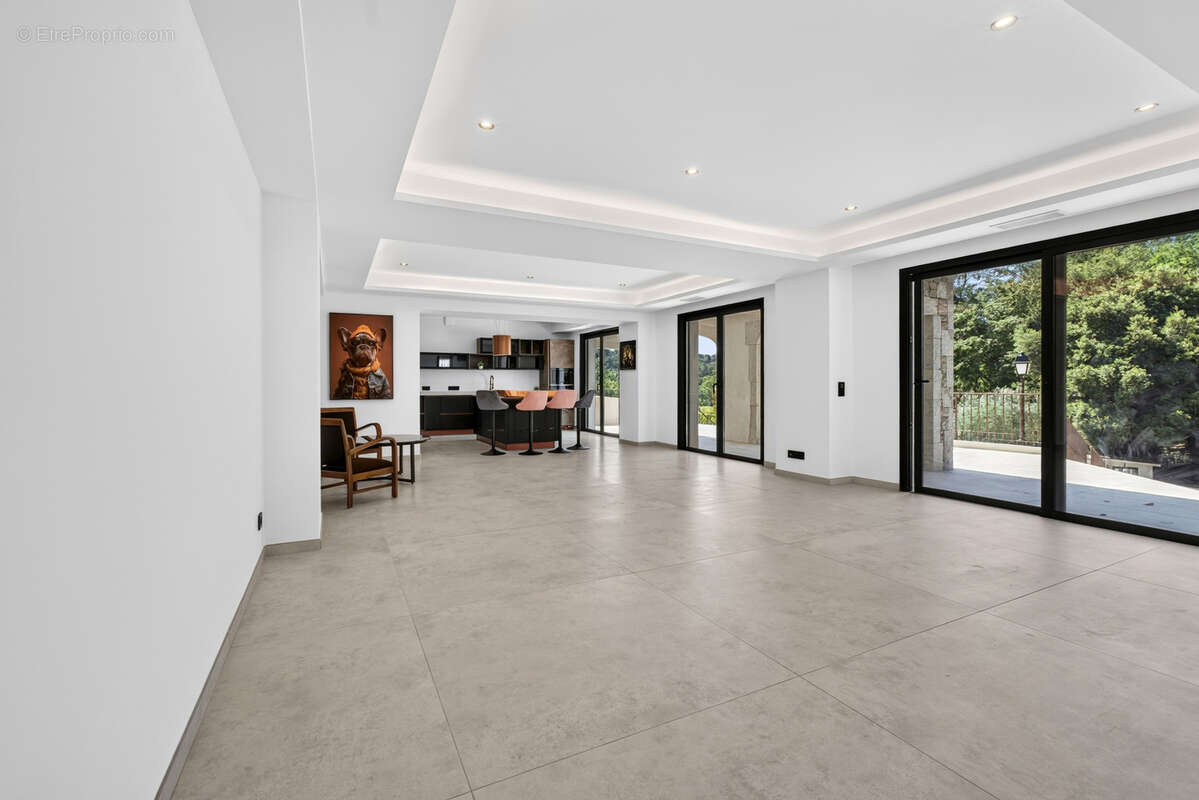 Maison à ROQUEFORT-LES-PINS
