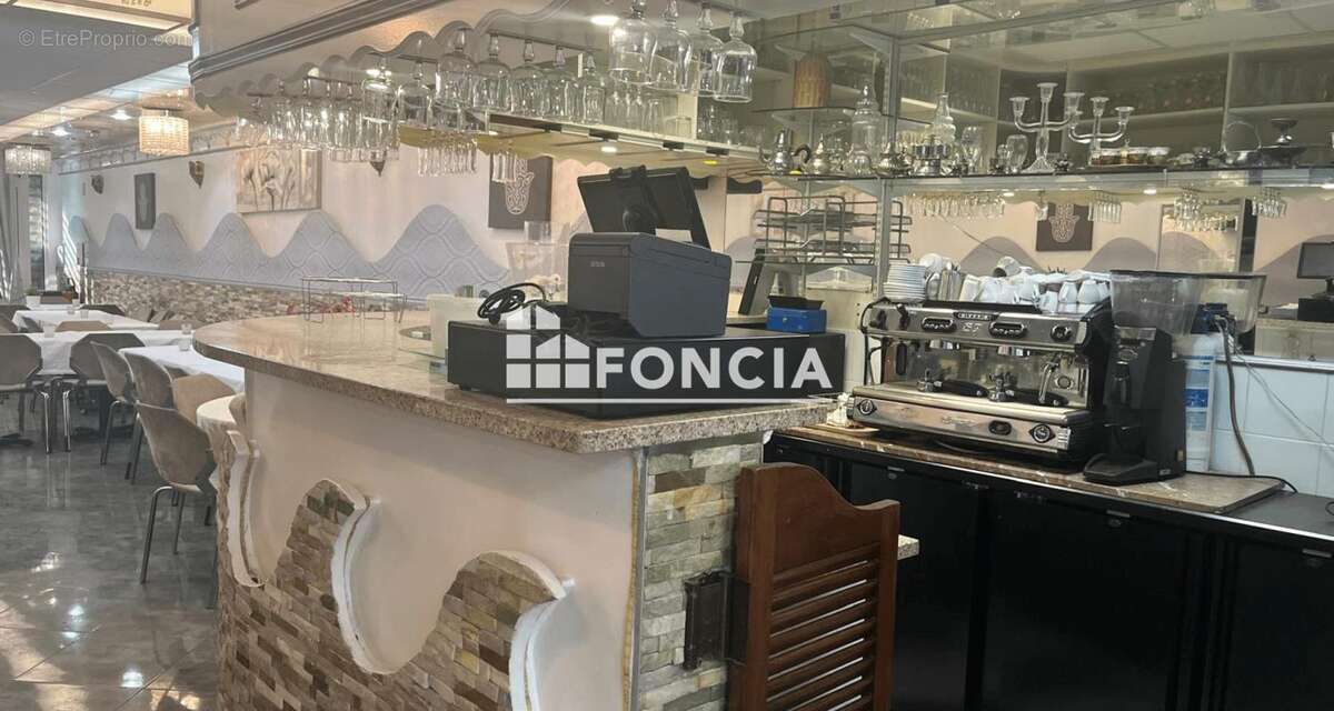 Commerce à L&#039;HAY-LES-ROSES