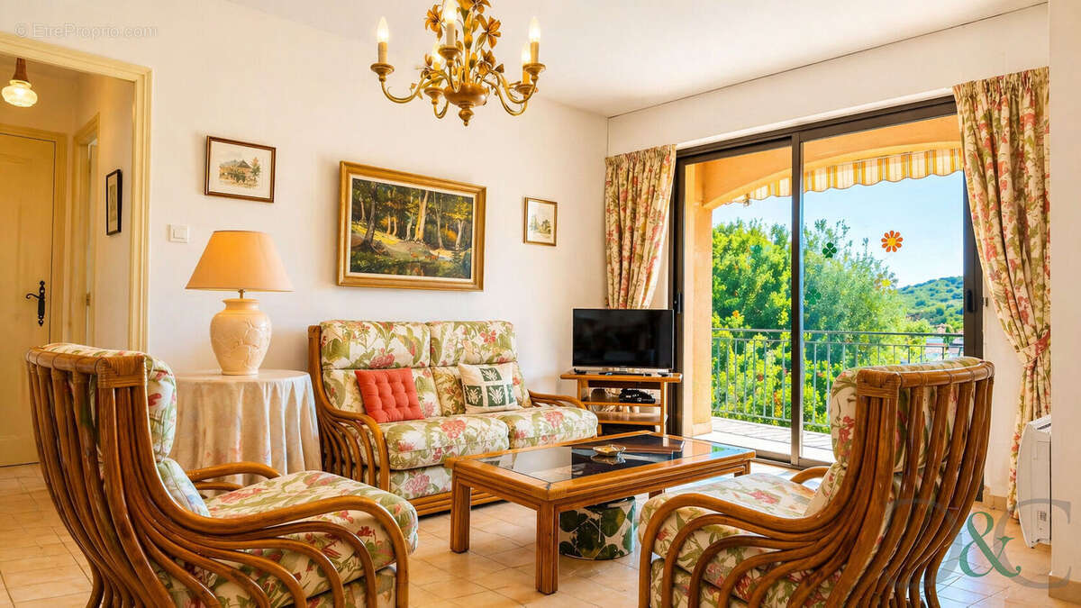 Appartement à BORMES-LES-MIMOSAS