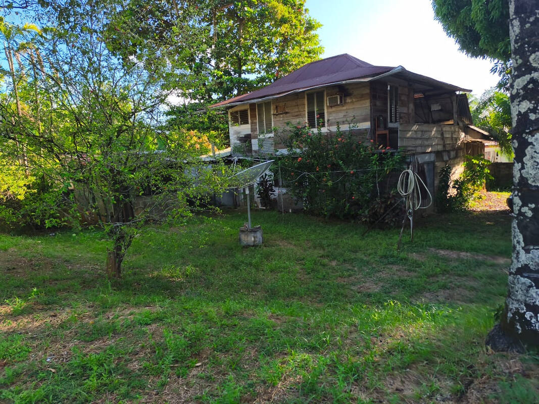 Terrain à REMIRE-MONTJOLY