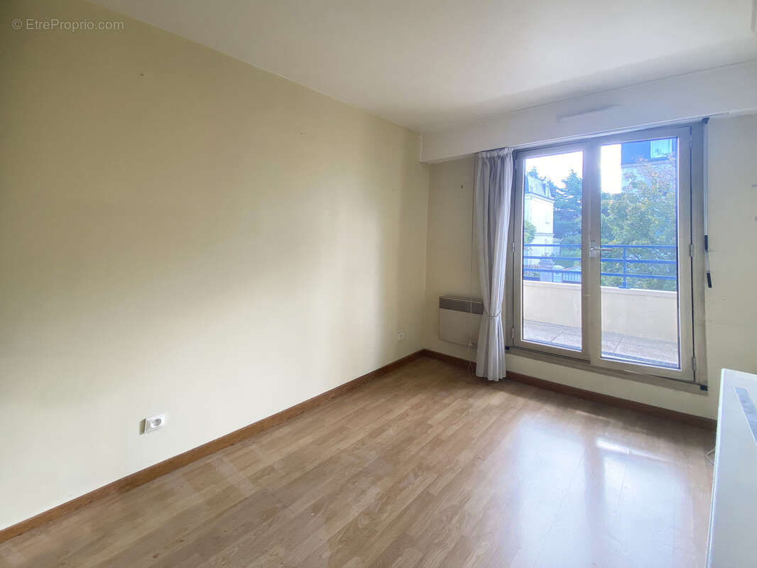 Appartement à LA GARENNE-COLOMBES