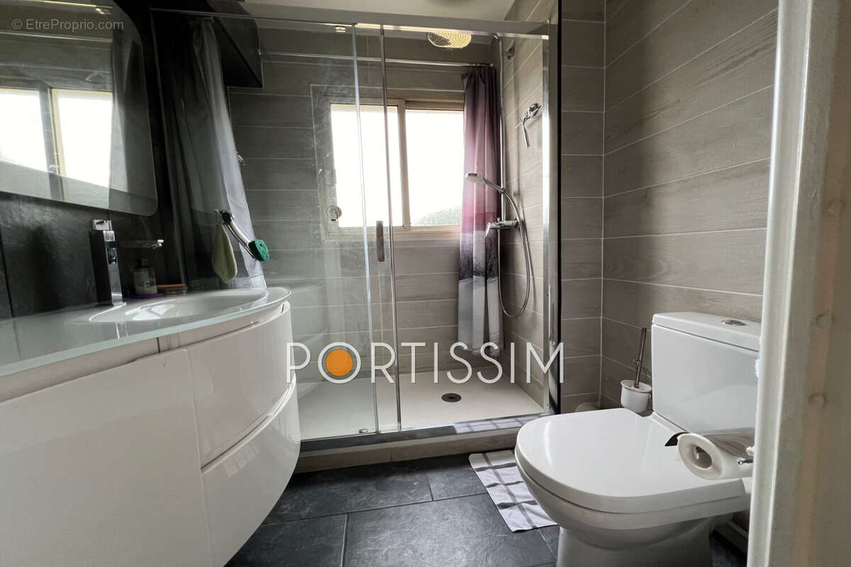 Appartement à SAINT-LAURENT-DU-VAR