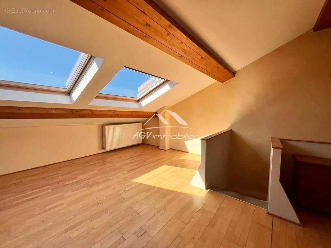 Appartement à VEZENOBRES