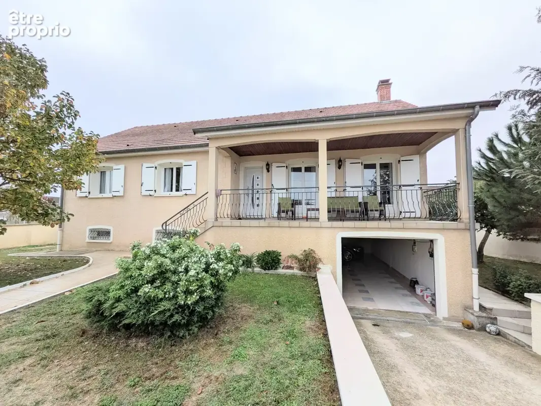 Maison à AUXONNE