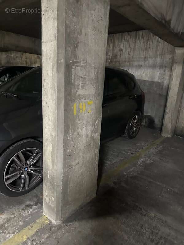 Parking à PARIS-19E