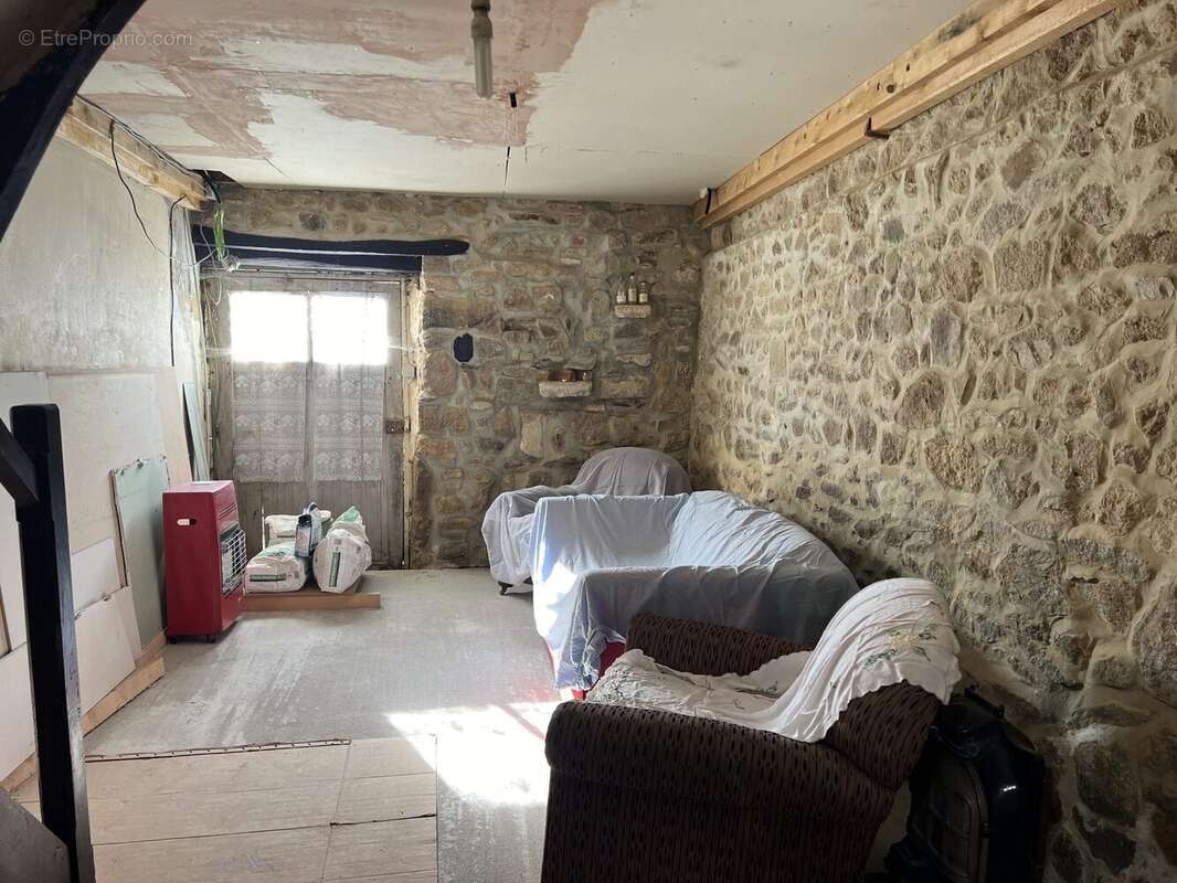 salon - Maison à ECOUCHE
