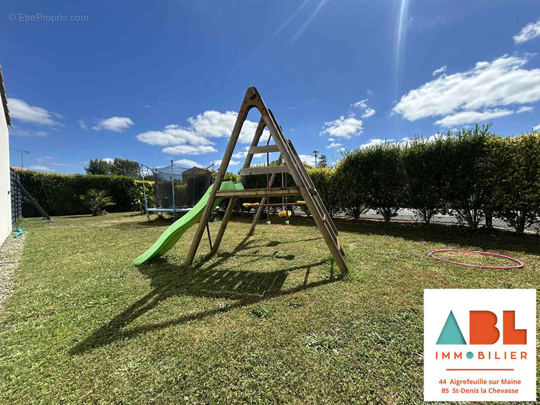 Maison à SAINT-DENIS-LA-CHEVASSE