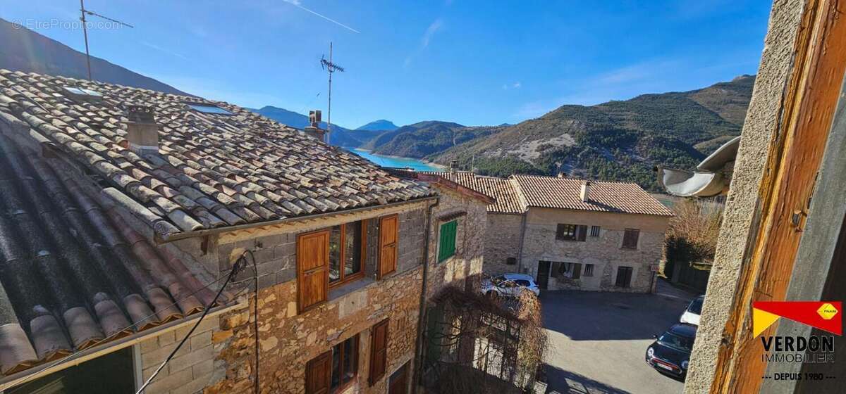 Maison à SAINT-JULIEN-DU-VERDON