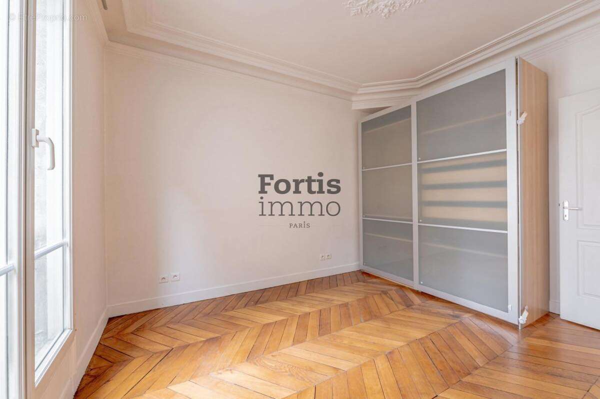 Appartement à PARIS-8E