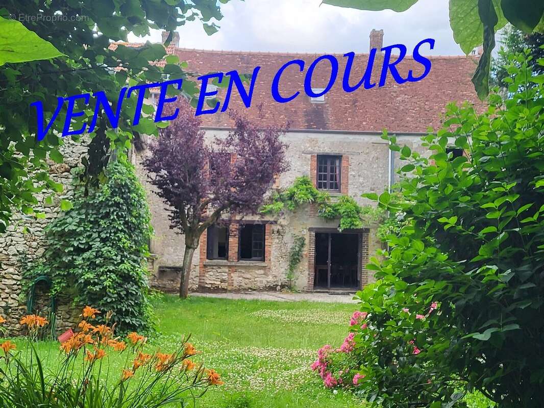 Maison à FROMENTIERES