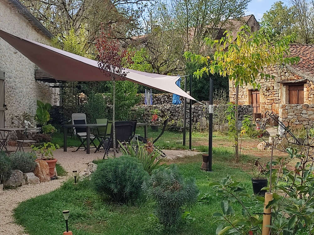 Propriété de charme avec gîte et chambres d'hôtes - photo 2