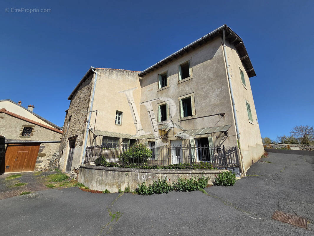Maison à POLIGNAC