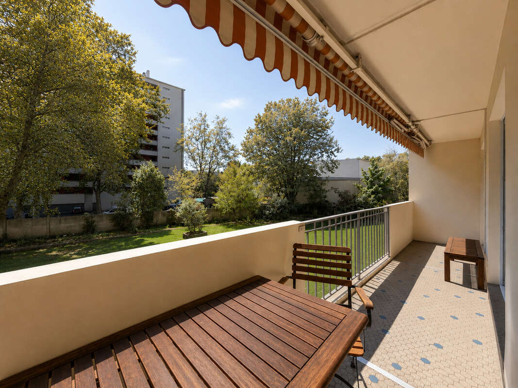 TOTEM - TOLSTOÏ - T3 rénové avec balcon, vue jardin et stationnement - photo 3