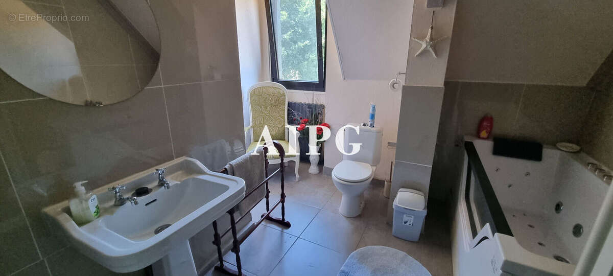 QUINTIN, 2 km, belle maison néo-bretonne 310 m² hab à vendre avec 7 chambres . - photo 12