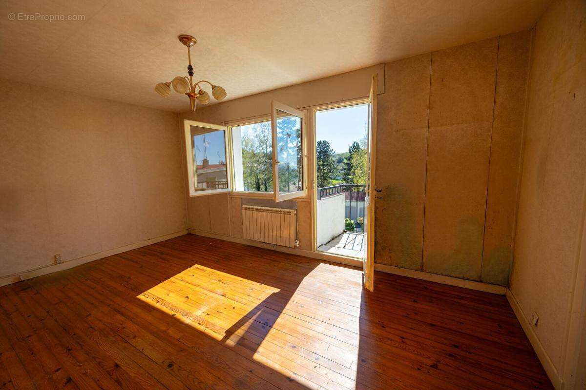 Appartement à PANISSIERES