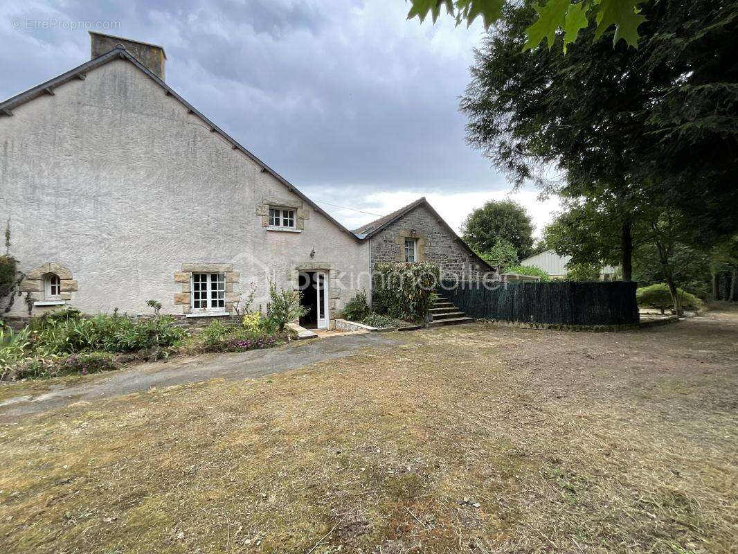 Maison à SAINT-THUAL