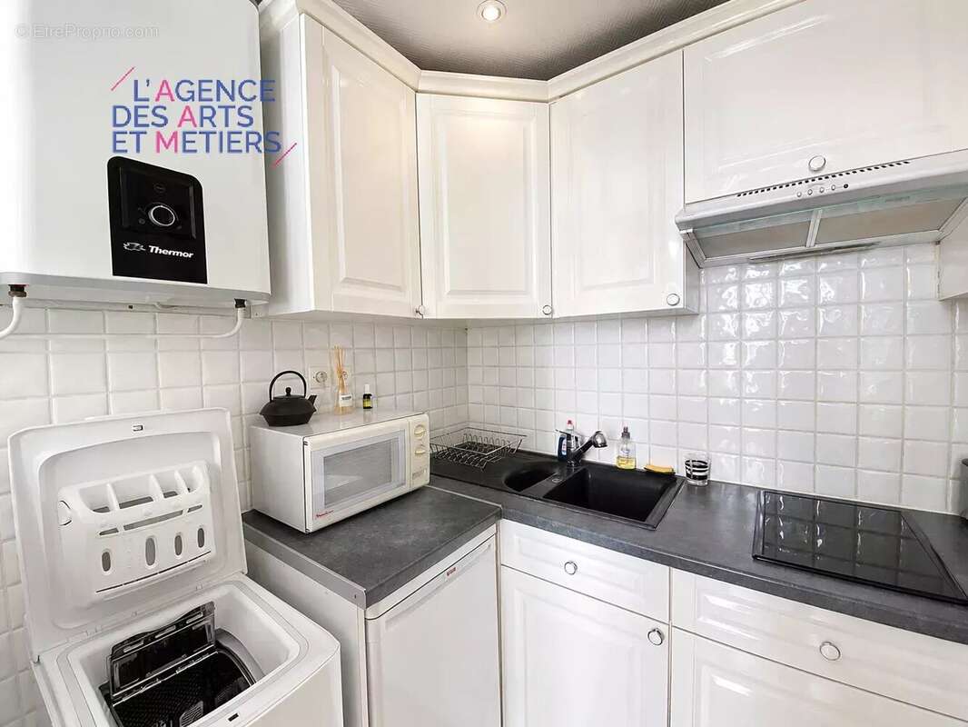 Paris 3e – Haut Marais / Arts-et-Métiers – Grand studio au calme avec ascenseur - photo 4