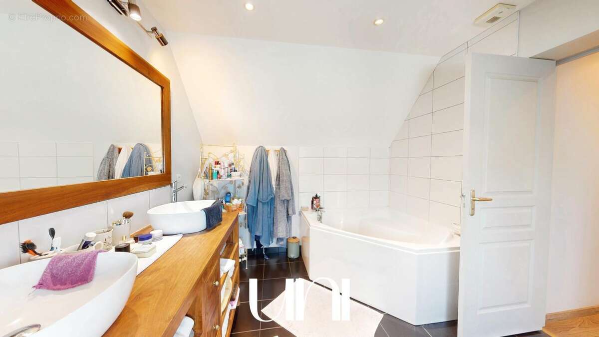 Maison 5 pièces de 148 avec double garage - MONCEAUX EN BESSIN - photo 22