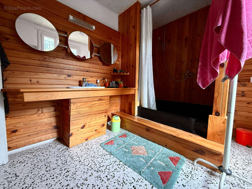 En EXCLUSIVITE Maison de 117m2, 3ch, Jardin de 1610m2 avec forage, carport et stockage. - photo 14