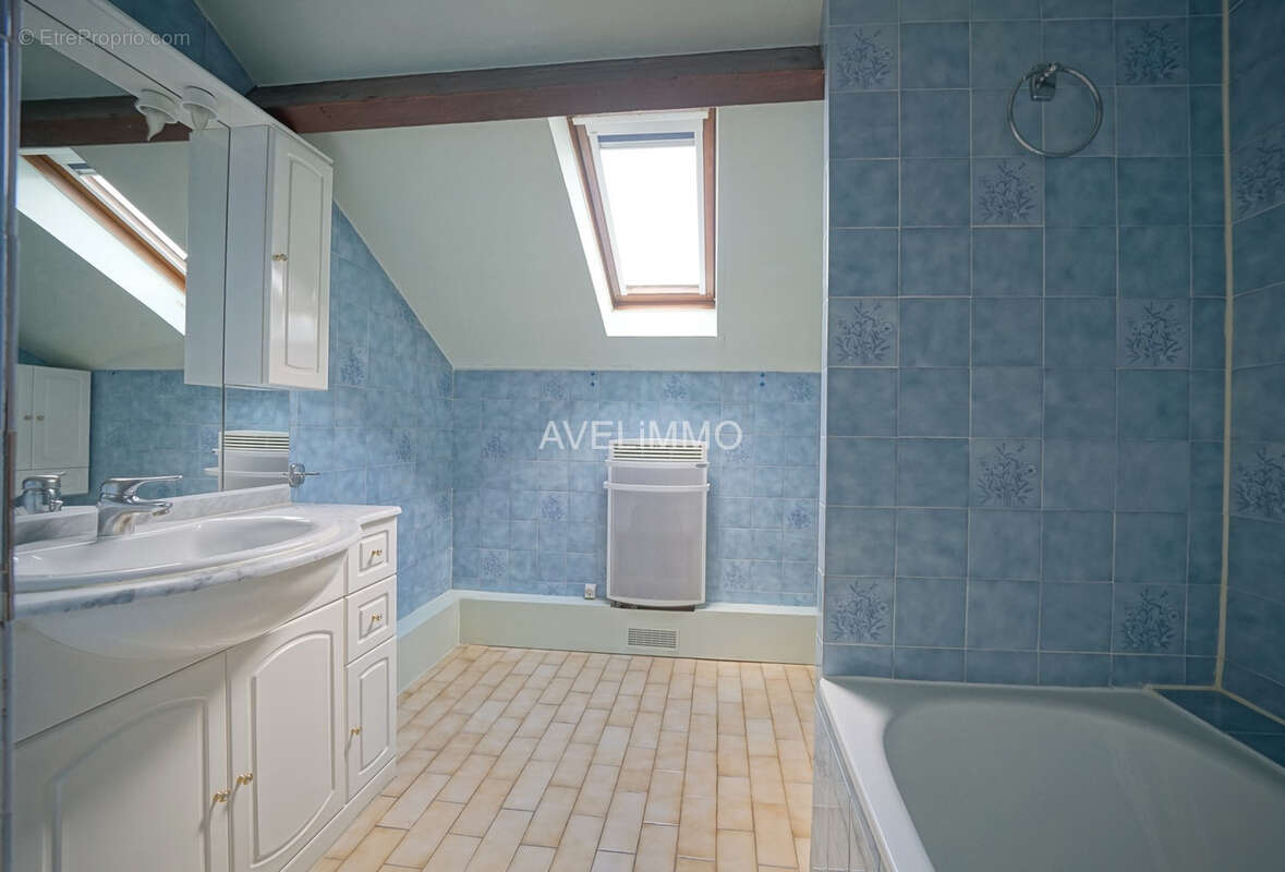 Maison ancienne avec dépendance - photo 11