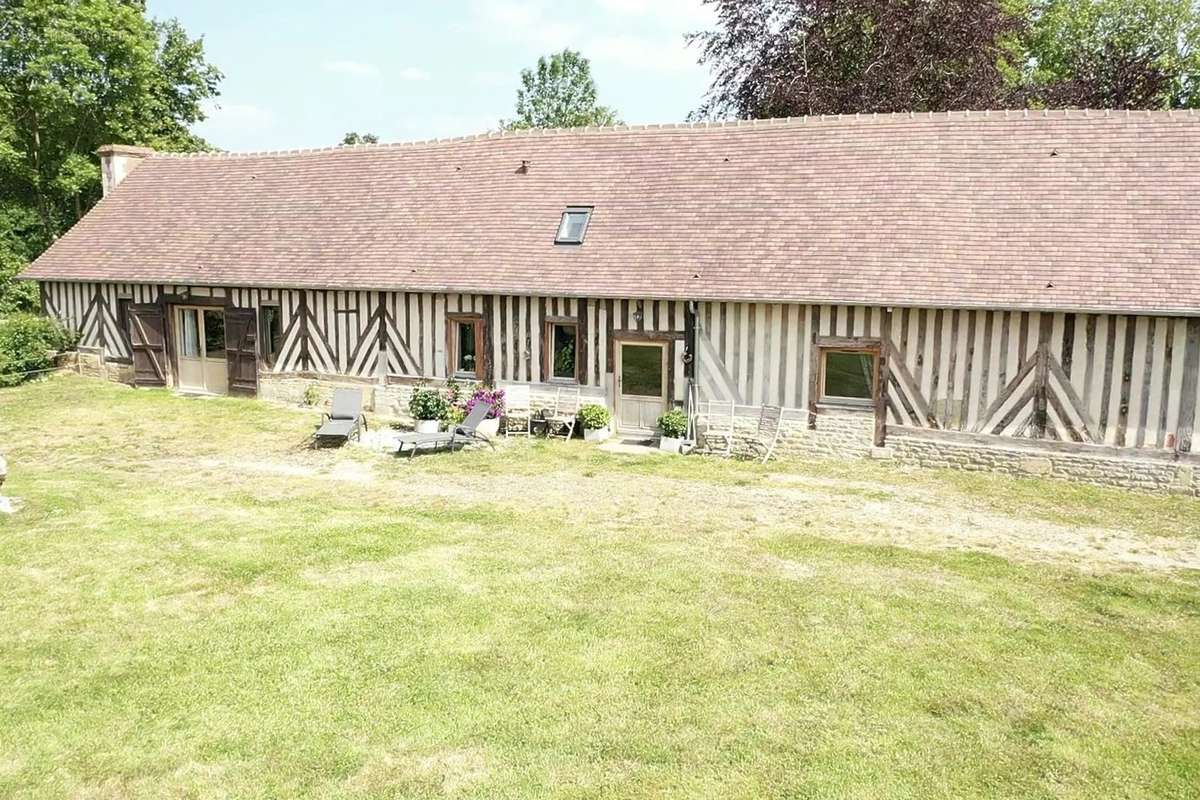 Maison à SAINT-PIERRE-SUR-DIVES