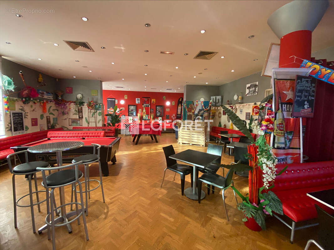 Commerce à VILLAGE-NEUF