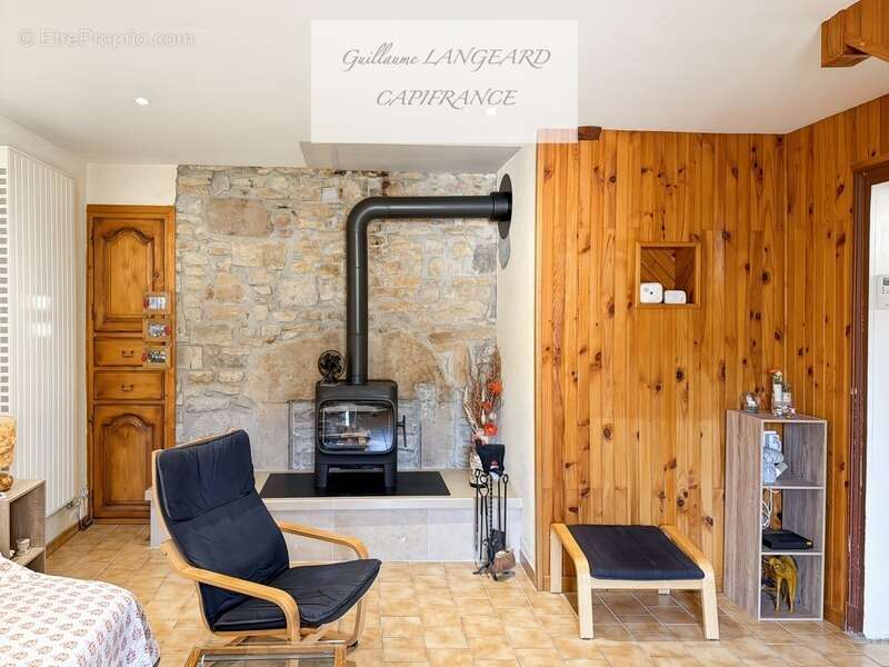 Martignat (01100) - Maison de village en pierres 92 m2, avec dépendances et fort potentiel d'agrandissement - photo 6