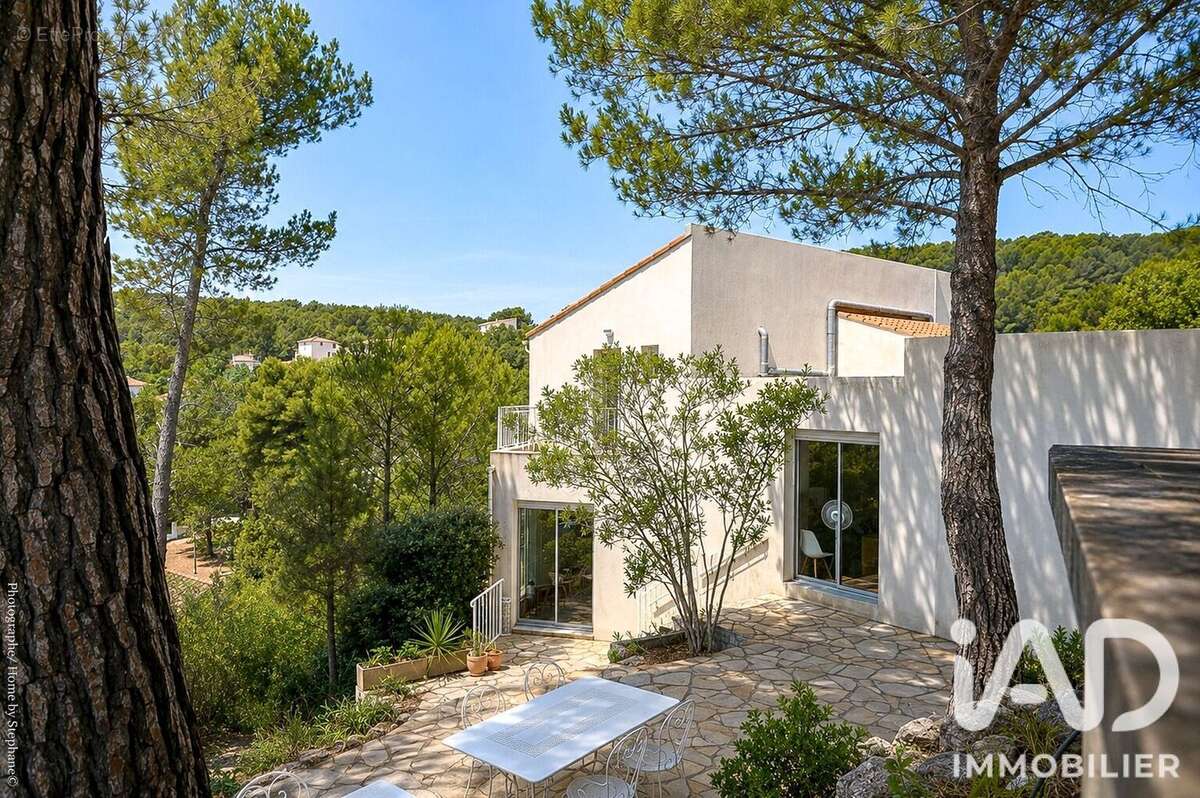 Photo 2 - Maison à PEYPIN