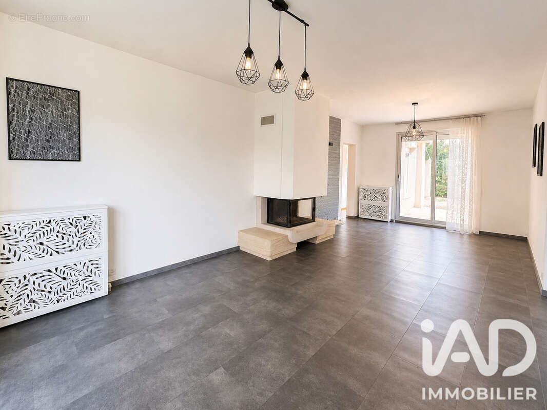 Maison 160 m² à Sainte-Genevieve-Des-Bois  - photo 5