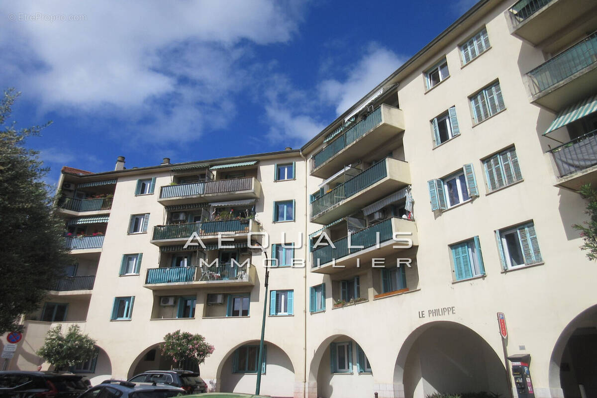 Appartement à SAINT-LAURENT-DU-VAR