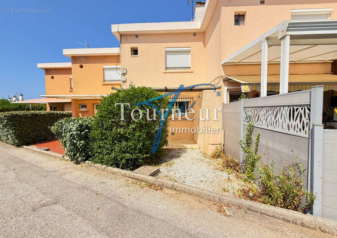 Six fours la meynade villa traversante de 49m2 hab deux jardins au calme absolu - photo 9