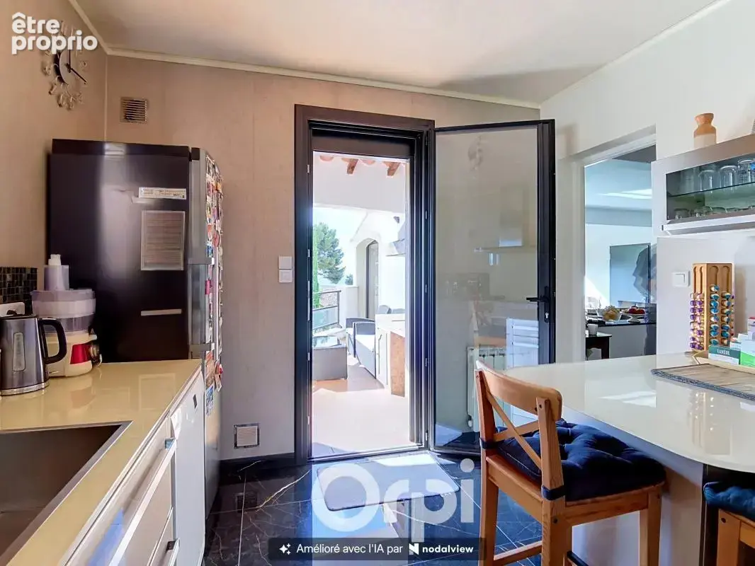 À vendre maison de type 5 d'environ 140m² habitables entièrement rénovée avec piscine et vue mer - photo 16