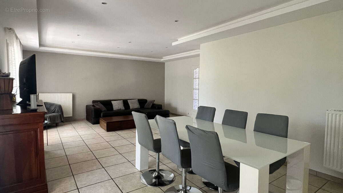 Maison à MONDONVILLE