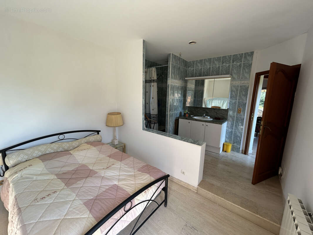 Maison à SAINT-QUENTIN-LA-POTERIE