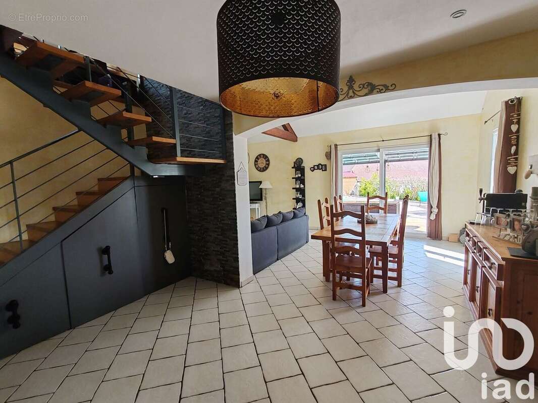 Photo 2 - Maison à NEUILLY-LE-REAL