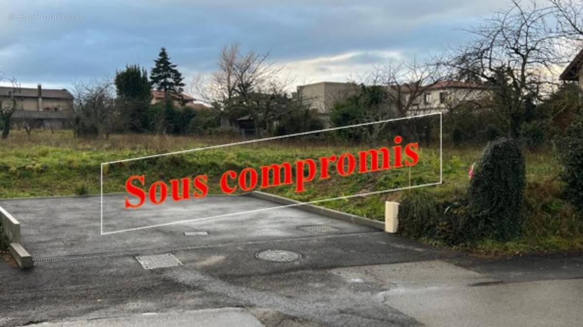 Photo 1 - Terrain à LA TOUR-DE-SALVAGNY