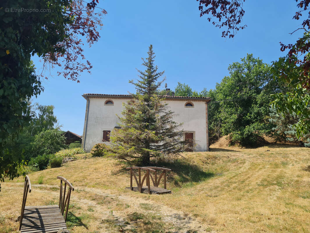Maison type 6 sur 3700 m2 de parcelle - photo 3