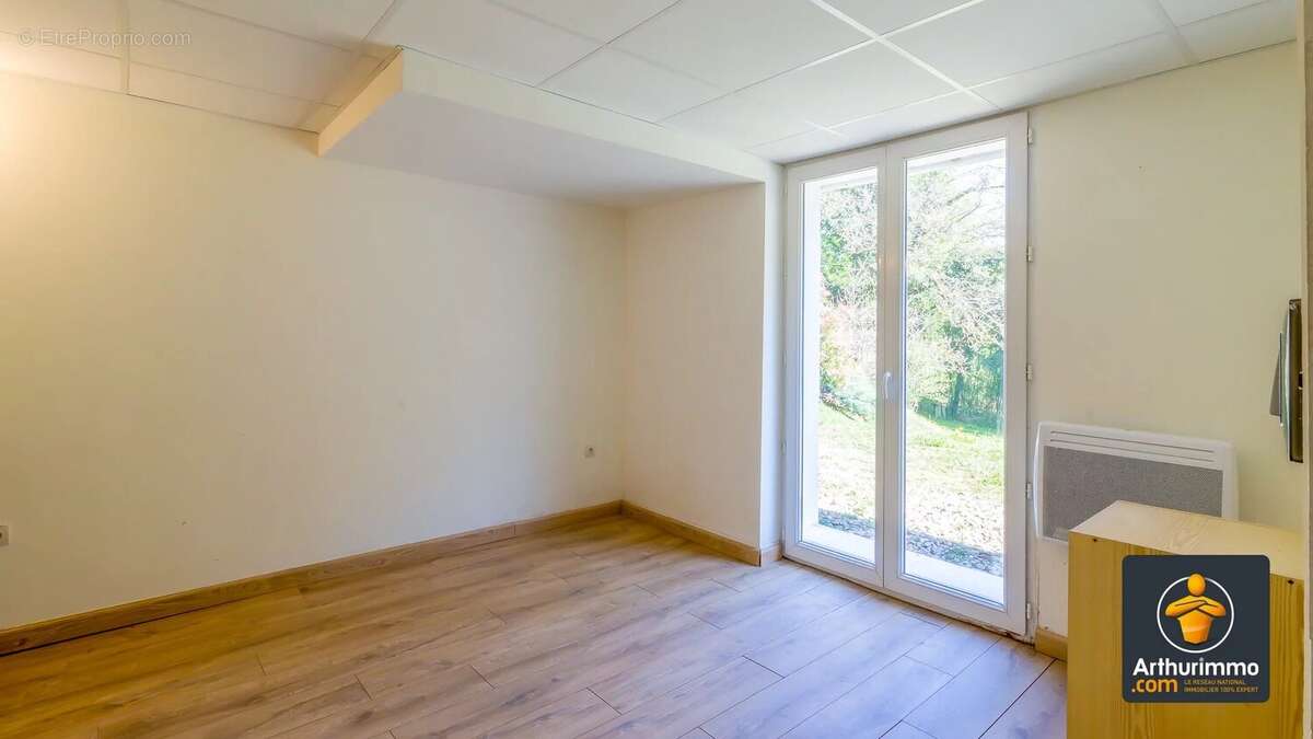 Propriété familiale de 170 m² sur terrain arboré de 3 000 m² avec piscine – Saint-Genis-Laval - photo 28