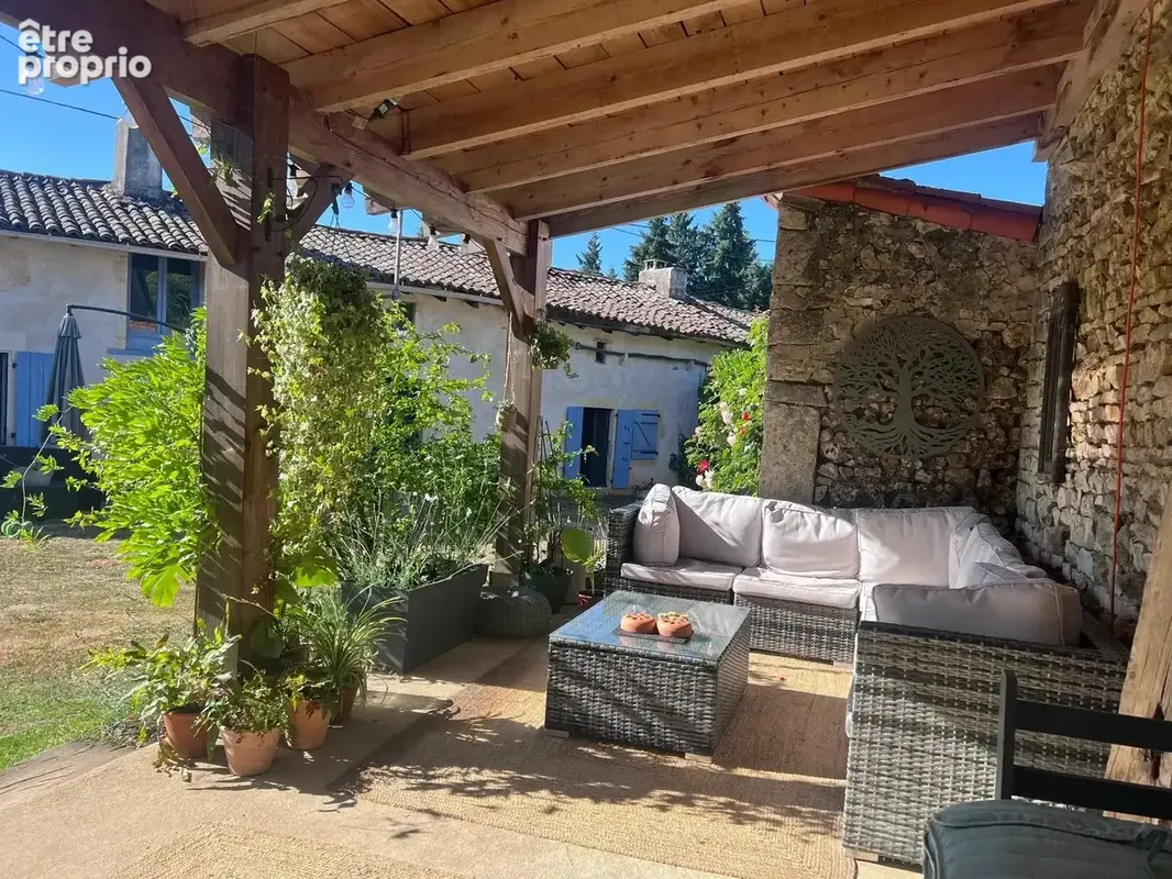 Jolie maison de 2 chambres avec grand jardin et grange, près de Civray - photo 2