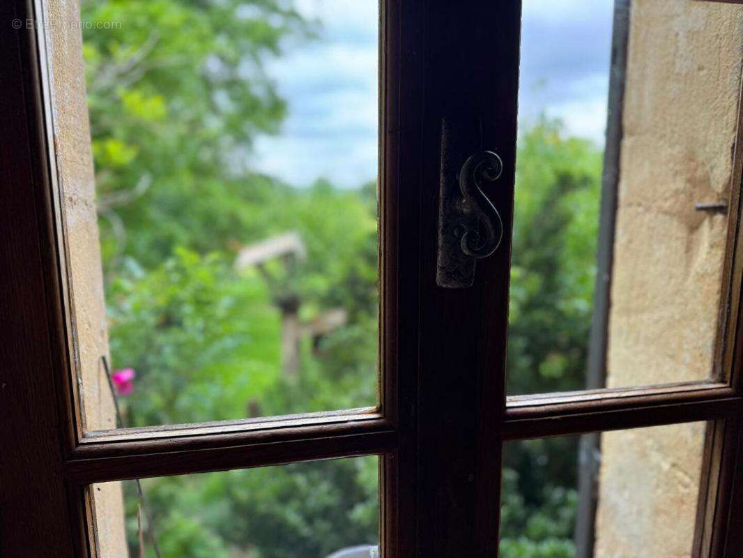 Longère et grange en pierre, 5 pièces, 3 chambres, puits, 6,5 ha jolie vue - photo 10