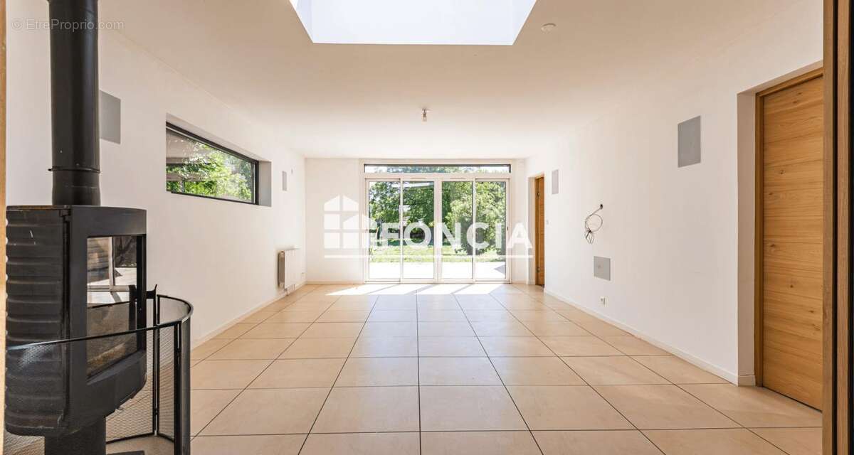 Maison familiale de 145 m² avec 4 chambres, grand jardin, terrasse et garage à Tours-sur-Marne - photo 4